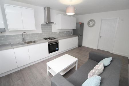 1 bedroom flat to rent - Photo 5