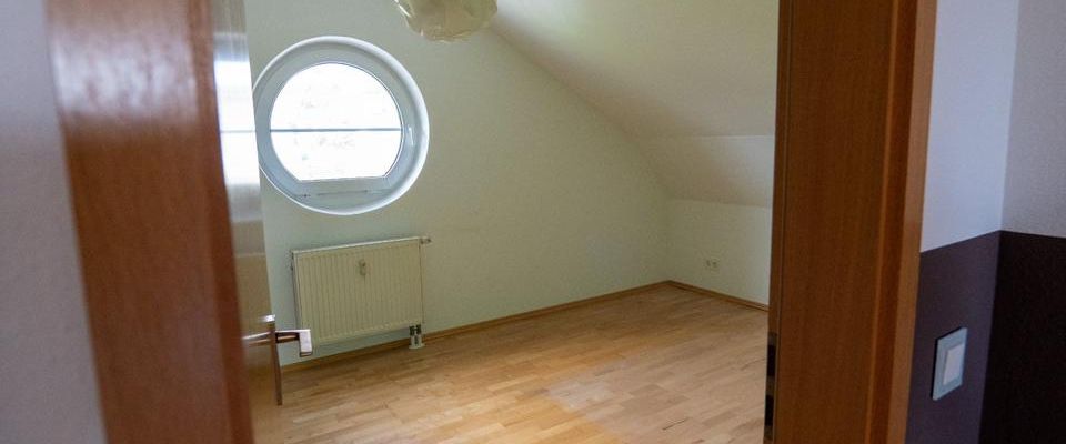 Geschmackvolle, vollst. renovierte 2-Raum-Dachgeschosswohnung - Foto 1