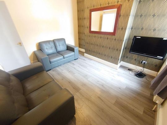 4 bedroom terraced house to rent - Photo 1