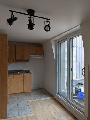 Très beau 1 1/2, style loft, St-Joseph Est Libre - Photo 1