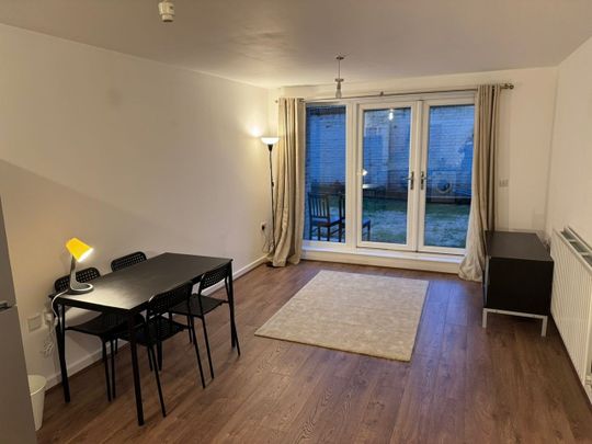 Room in a Shared Flat, Walthamstow Central, E17 - Photo 1