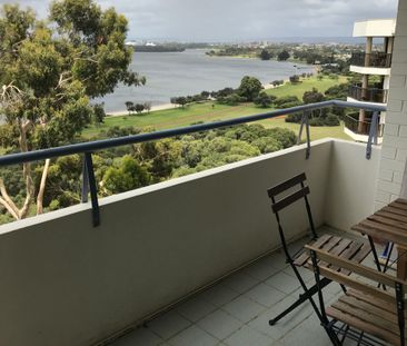 Beautifully Presented Apartment Overlooking the Swan River&excl; - Photo 2