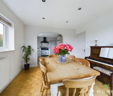 3 bedroom detached bungalow to rent - Photo 2