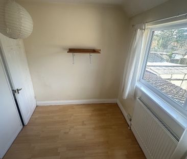 3 bed house in Yeovil - Photo 2