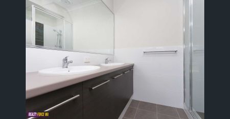 STYLISH AND CLASSY HOME! - Photo 3