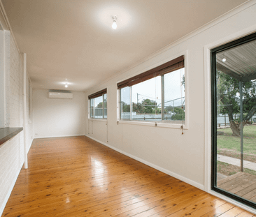 BEST VALUE PROPERTY! First Week RENT FREE! - Photo 2