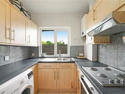 Upper Richmond Road West, TW10 - Photo 1