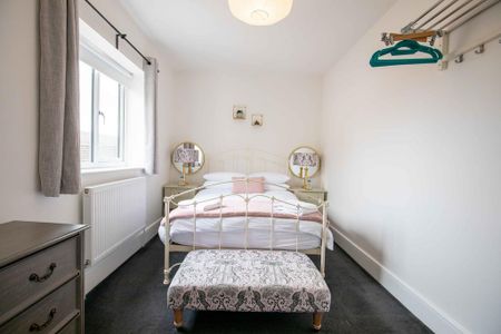 2 bedroom semi-detached house to rent - Photo 4