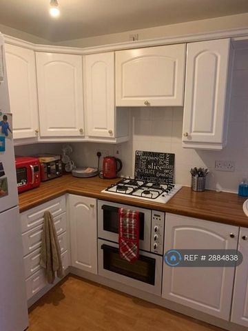 2 bedroom end of terrace house to rent - Photo 4