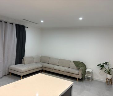 3-bedroom shared house, Education Way - Photo 1