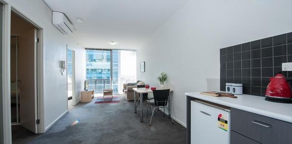 Melbourne | Student Living on Lonsdale | 2 Bedroom Apartment – Large High Level - Photo 2