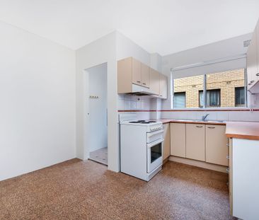 Neat & Cosy apartment close to parklands - Photo 4