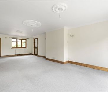 A 7 bedroom detached three storey property situated within the Vill... - Photo 5