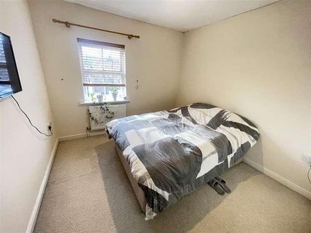 Bartholomew Court, Spire View, Salisbury, SP2 - Photo 2