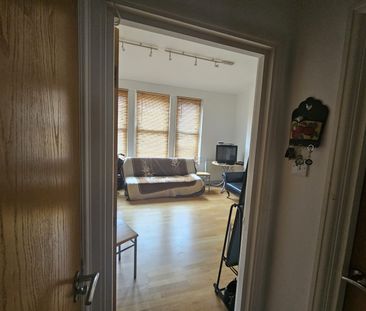 Room in a Shared Flat, Upper Richmond Road, SW15 - Photo 1