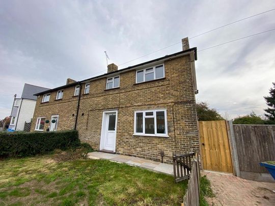 3 bedroom semi-detached house to rent - Photo 1