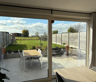 Prachtig gerenoveerde rijwoning met 3 slaapkamers! - Photo 1