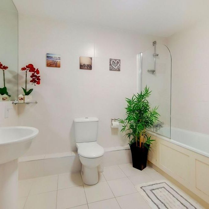 3 bedroom flat to rent - Photo 1