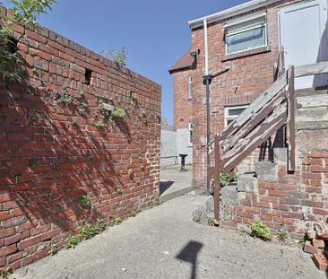 3 bedroom Flat to rent in Nuns Moor Road, Newcastle Upon Tyne Ne4 - Photo 3