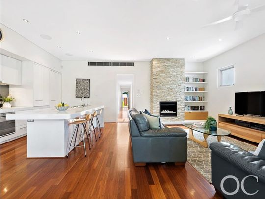 Open the Door to Architectural Brilliance - Photo 1