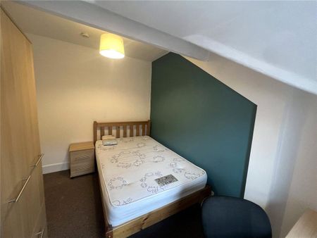 4 bedroom semi-detached house to rent - Photo 4