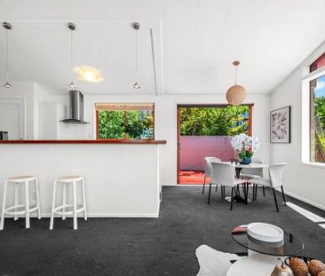 Charming 3BR Home with Garden in Torbay - Photo 4