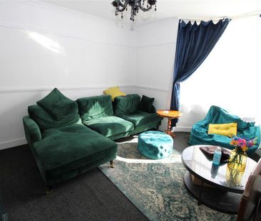 3 bedroom end of terrace house to rent - Photo 1