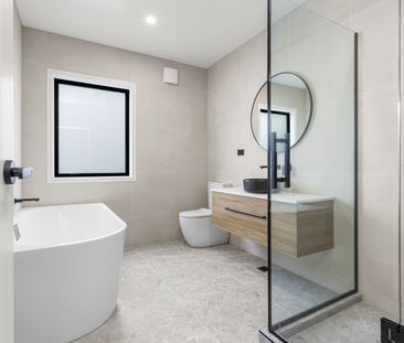 For rent is a luxurious, high-spec three-bedroom townhouse located ... - Photo 4