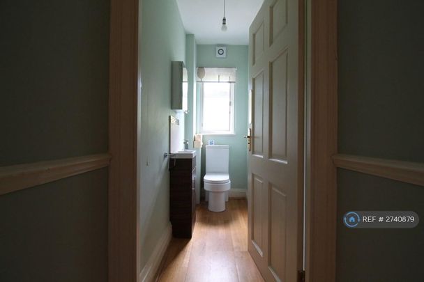 1 bedroom in a flat share to rent - Photo 1