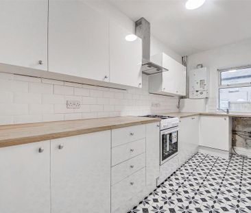 2 bedroom end of terrace house to rent - Photo 4