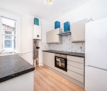 3 bedroom flat to rent - Photo 4