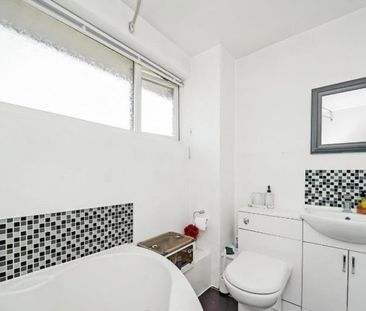 3 bedroom House To Let Total Size: 1140 SQ FT - Photo 4