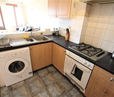 3 Bed Flat, President Dr, E1W - Photo 3