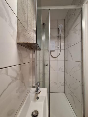 Sherwood Avenue, Greenford UB6, London - Photo 3