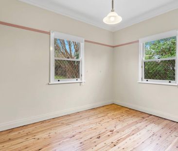 17 Geoffery St, Mount Lofty, Qld 4350 - Photo 1