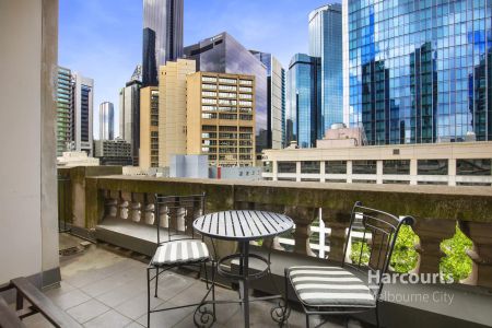 Iconic 'The Grand' - Furnished - Electricity & Cold Water usage Included - Photo 5