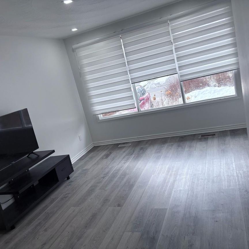 For Lease - 499 Wilson Road Unit# Main Floor, Oshawa, Ontario - Photo 1