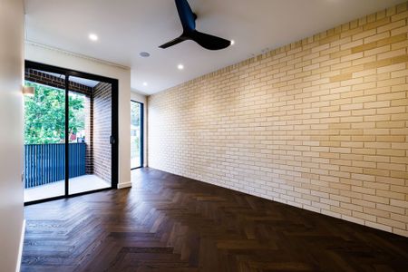 Luxuriously Designed, Architecturally Developed, Brand New, Immaculate And Contemporary Sun Kissed Executive Four Bedroom, Four Bathroom Family Oasis - Photo 3