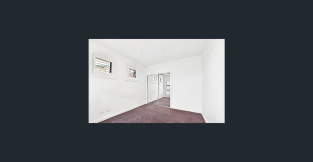 Private and secure Rear Unit! - Photo 1