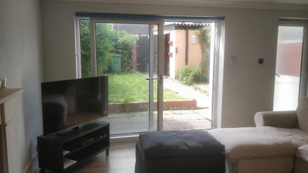 3 bedroom terraced house to rent - Photo 3