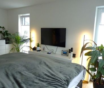 Exklusive, neuwertige 4 Zimmer Wohnung im Erdgeschoss mit Terrasse und Garten - Photo 2