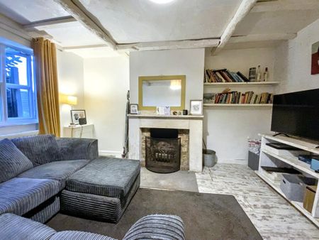 2 bedroom semi-detached house to rent - Photo 2