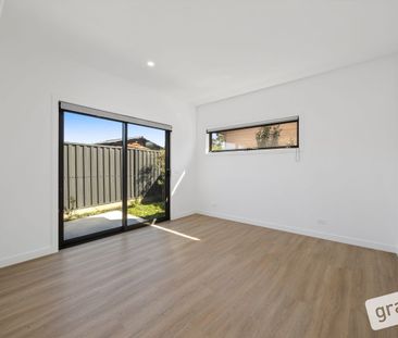 BRAND NEW MODERN TOWNHOUSE - Photo 2