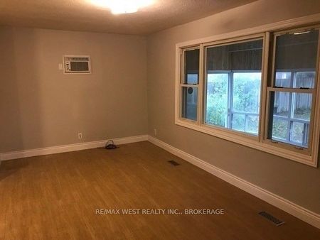 For Lease - 237 Frederick (Main) Street, Bradford West Gwillimbury, Ontario - Photo 4