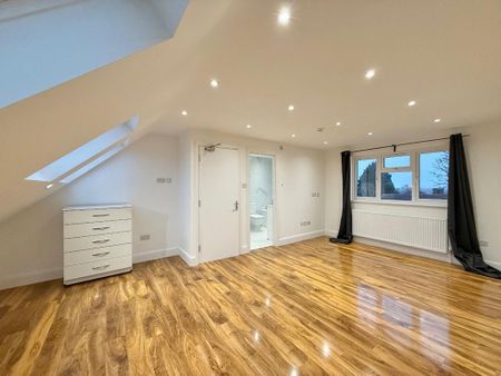 5 bedroom semi-detached house to rent - Photo 3