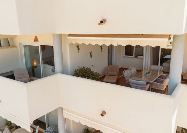 Stylish 3 bedroom flat with sea views in Elviria Marbella