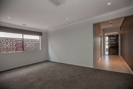 Modern Family Living - Photo 2