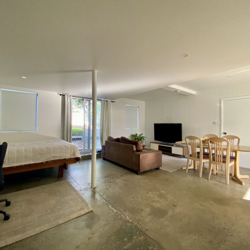 10B Eileen Avenue, Southport - Photo 1