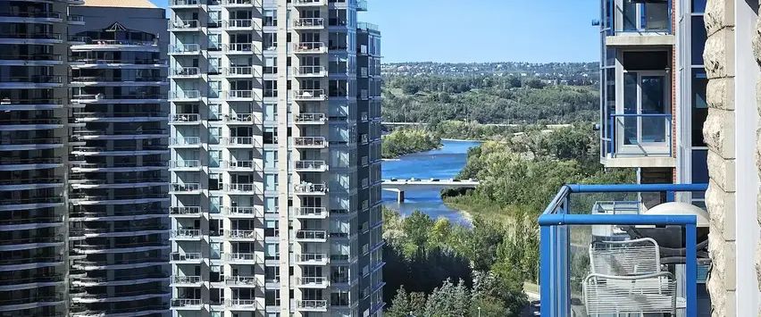 Bright & Spacious 2-Bed, 2-Bath Condo in Five West Tower II – Freshly Updated! | 910 5th Ave SW, Calgary - Photo 1