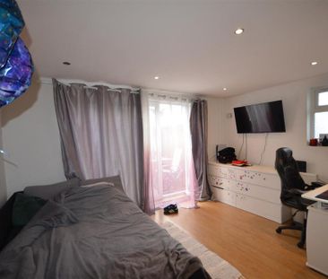 2 bedroom end of terrace house to rent - Photo 1